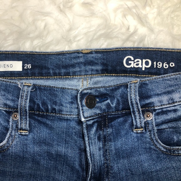 Gap Mid Rise Destructed Girl friend Jean Nwot - Picture 9 of 11